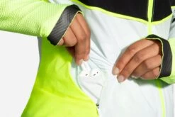 Brooks Women's Carbonite Vest - Icy Grey/Black/Nightlife (221498030) 15 Brooks Women's Carbonite Vest - Icy Grey/Black/Nightlife (221498030) -Run Gear Shop 221498 030 D3 Carbonite Vest