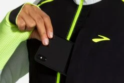 Brooks Women's Carbonite Vest - Icy Grey/Black/Nightlife (221498030) 16 Brooks Women's Carbonite Vest - Icy Grey/Black/Nightlife (221498030) -Run Gear Shop 221498 030 D4 Carbonite Vest