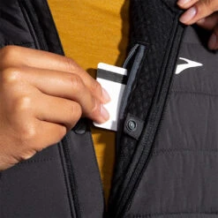 Brooks Women's Shield Hybrid Jacket - Black (221557001) -Run Gear Shop 221557 001 D2 Shield Hybrid Jacket 2