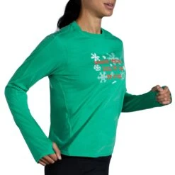 Brooks Women's Run Merry Distance Long Sleeve - Green/Run Merry (221563377) -Run Gear Shop 221563 377 MV Run Merry Distance Graphic LS